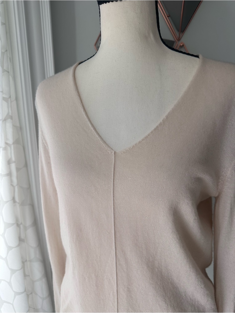 KIT & ACE 100% Merino Wool V-Neck Lightweight Sweater Beige Semi Sheer Sz Small - Picture 2 of 10